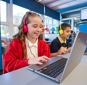 student-using-laptop-img